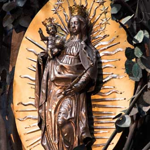 Swieta Lipka. Detal z drzewa swietolipskiego w Bazylice.